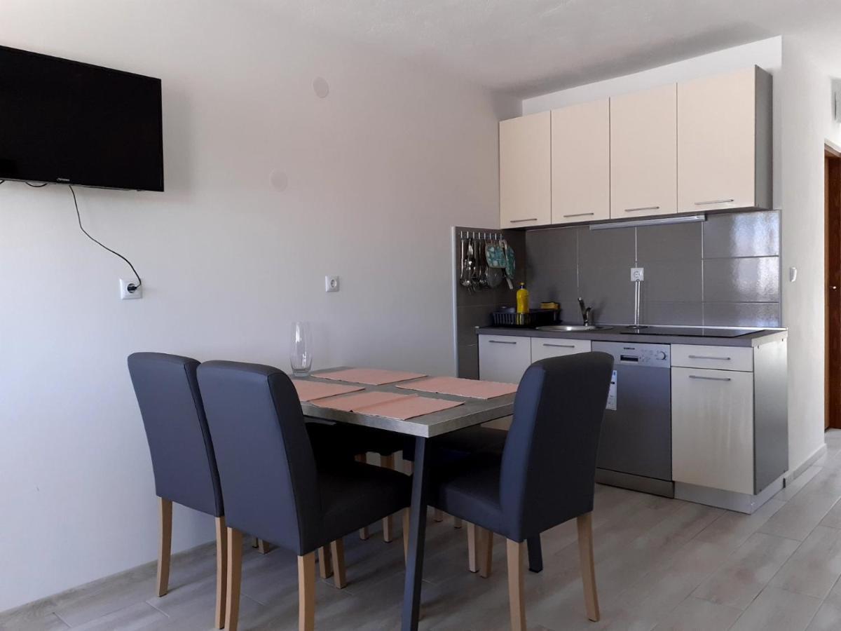 Apartmani Grumf Gornji Karin Esterno foto