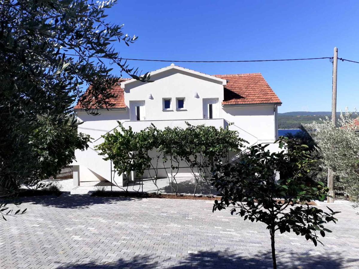 Apartmani Grumf Gornji Karin Esterno foto