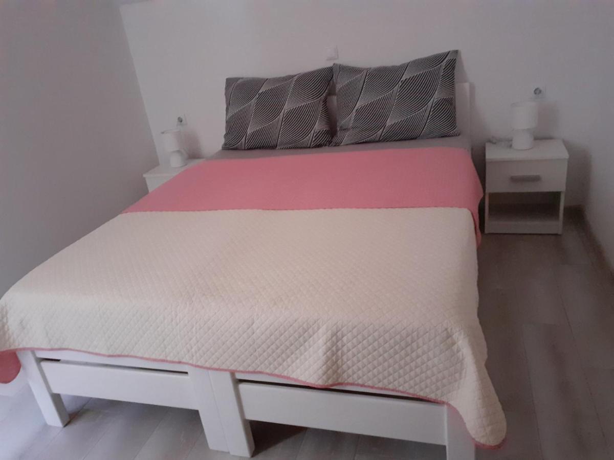 Apartmani Grumf Gornji Karin Esterno foto