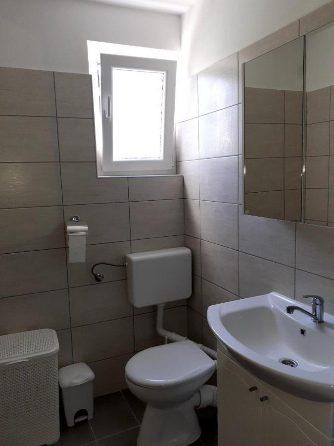 Apartmani Grumf Gornji Karin Esterno foto