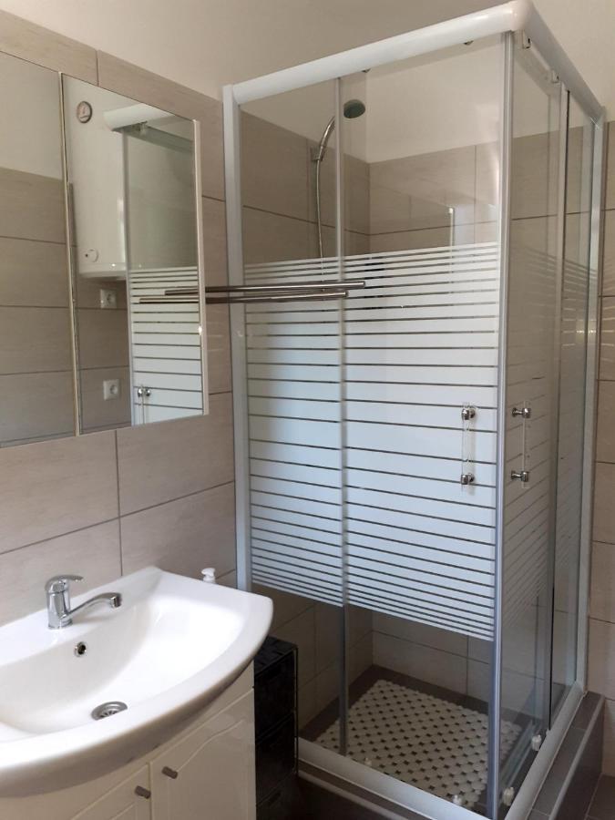 Apartmani Grumf Gornji Karin Esterno foto