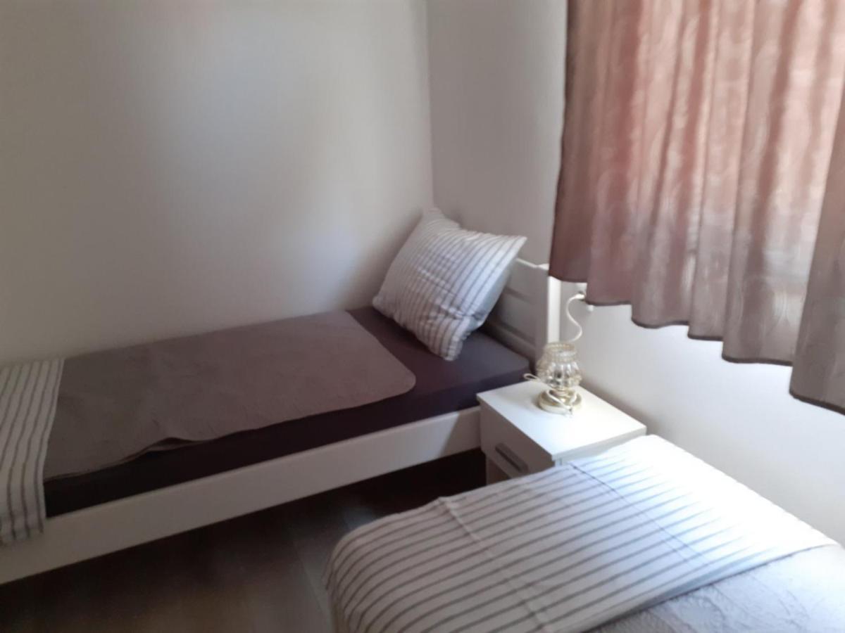 Apartmani Grumf Gornji Karin Esterno foto